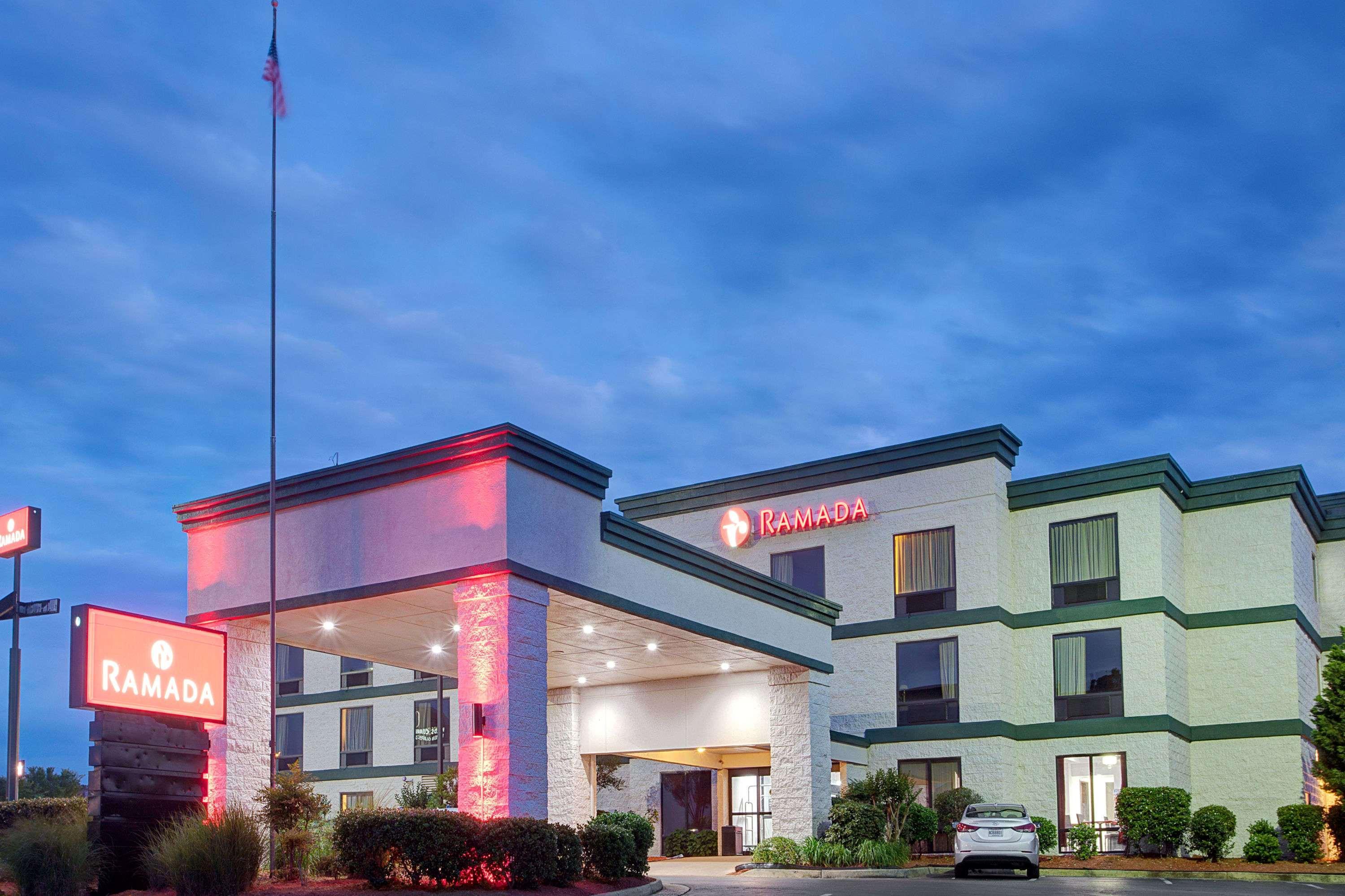 Ramada By Wyndham Pearl/Jackson Airport Hotell Eksteriør bilde