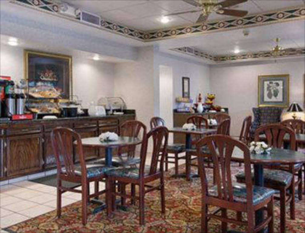 Ramada By Wyndham Pearl/Jackson Airport Hotell Eksteriør bilde